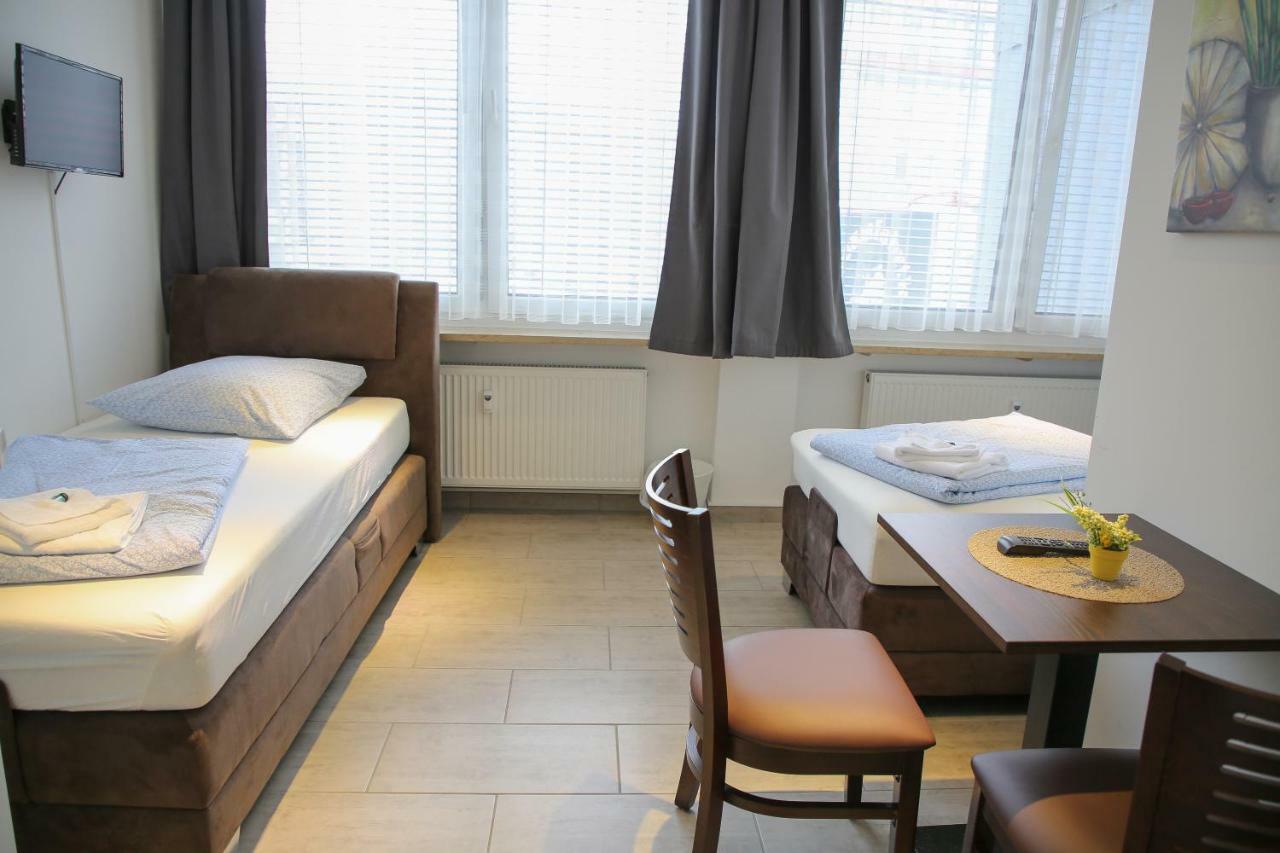 Franken Motel Фюрт Экстерьер фото