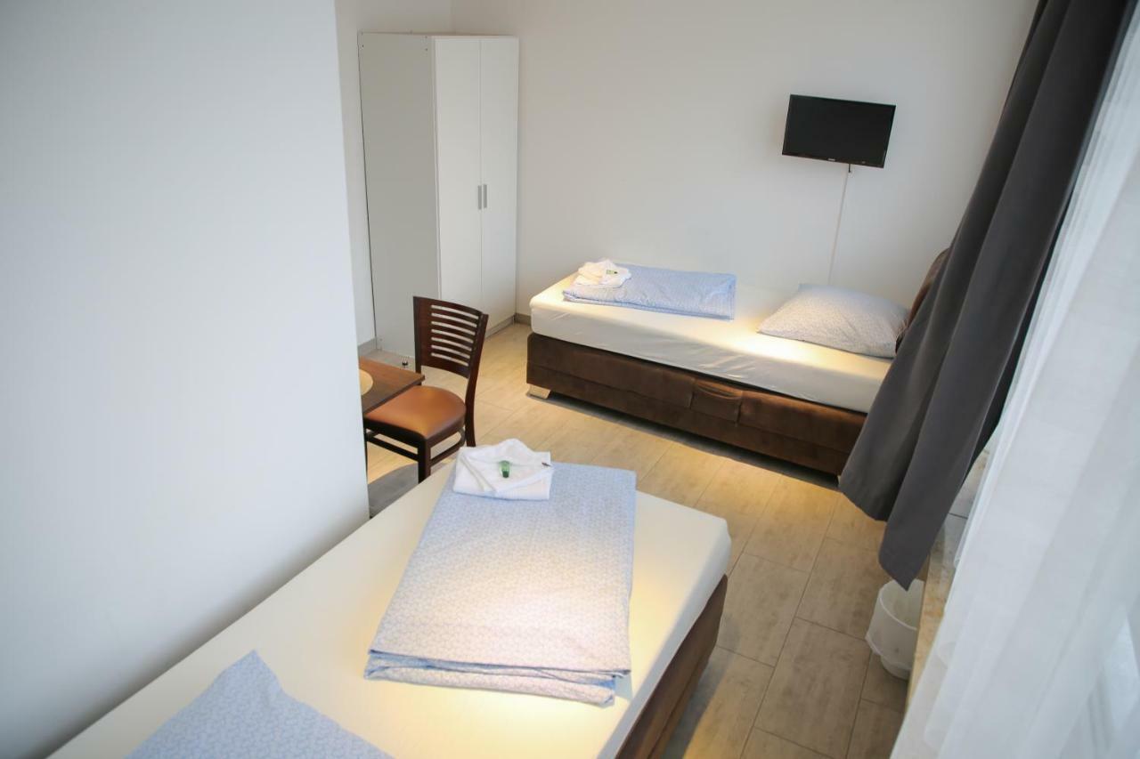 Franken Motel Фюрт Экстерьер фото